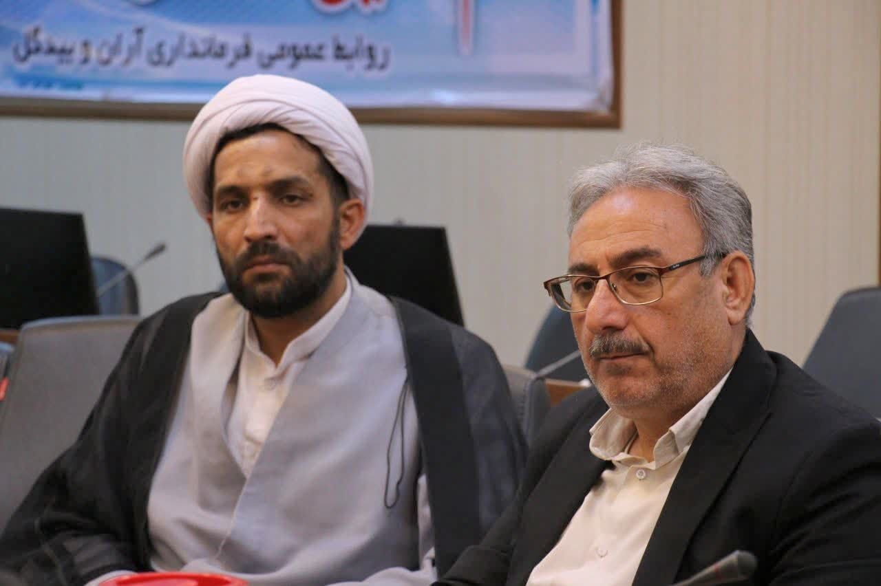 نشست هم‌اندیشی روابط عمومی ادارات آران و بیدگل در خصوص پویش ملی «زندگی با آیه‌ها»