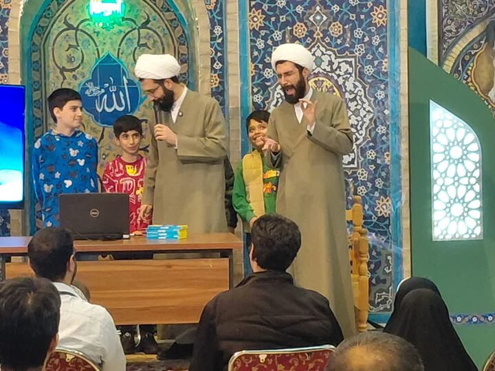 ماجرای ورود دوقلوهای روحانی به اجرای کودک/ وقتی آینده از مسجد آغاز می‌شود