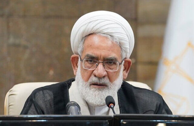 منتظری: روزه،خواری علنی، شکستن حرمت ماه رمضان است