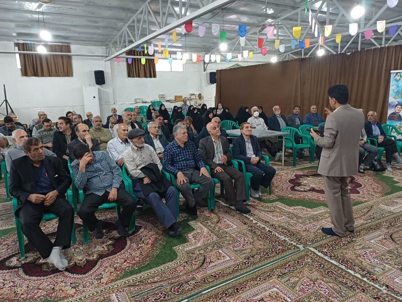 برگزاری نشست تحلیل سیاسی «جهاد تبیین» با رویکرد قرآنی در آران و بیدگل