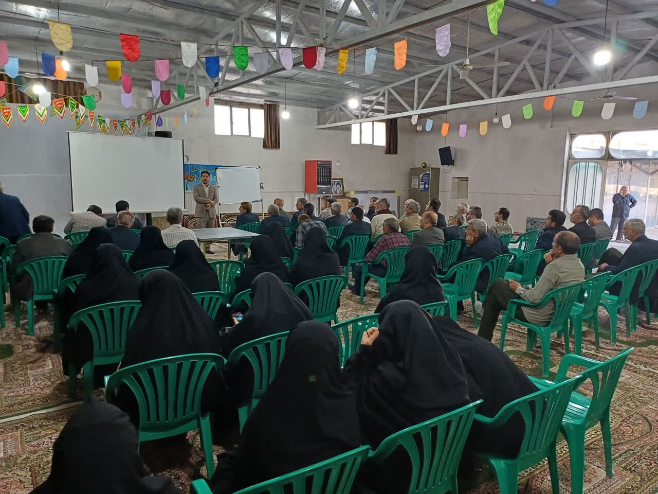 برگزاری نشست تحلیل سیاسی «جهاد تبیین» با رویکرد قرآنی در آران و بیدگل