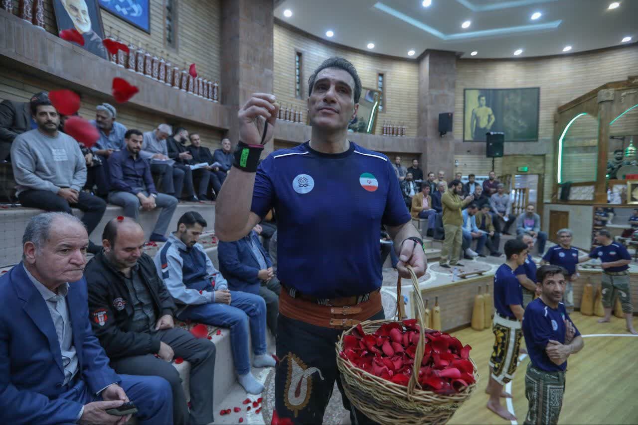 گلریزان برای بازگشت پدران به خانه در زورخانه شهرداری اراک