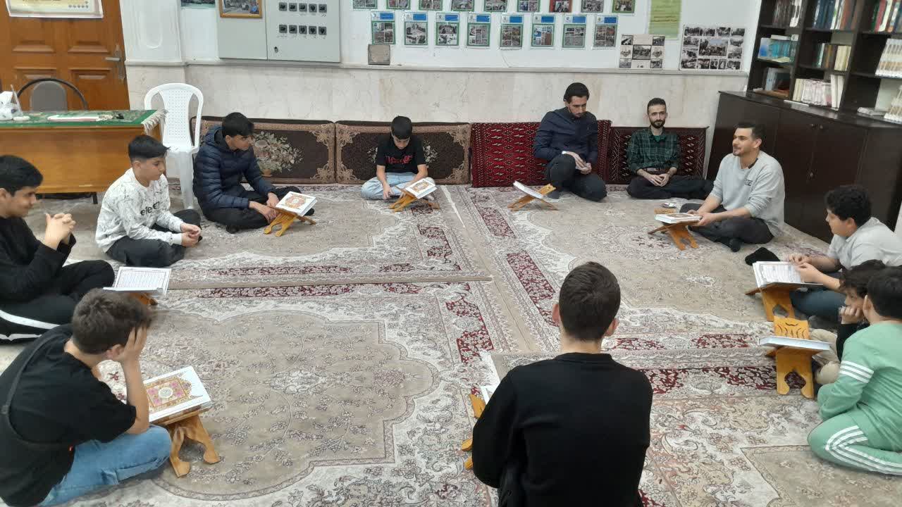 ضیافت افطار همراه با قرائت قرآن در مسجد ولیعصر(عج) بندرانزلی برگزار شد