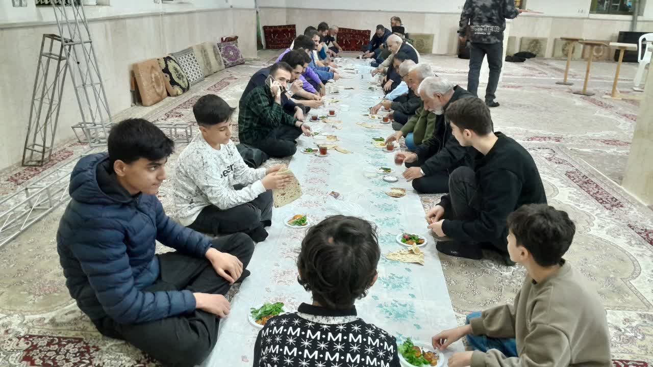 ضیافت افطار همراه با قرائت قرآن در مسجد ولیعصر(عج) بندرانزلی برگزار شد