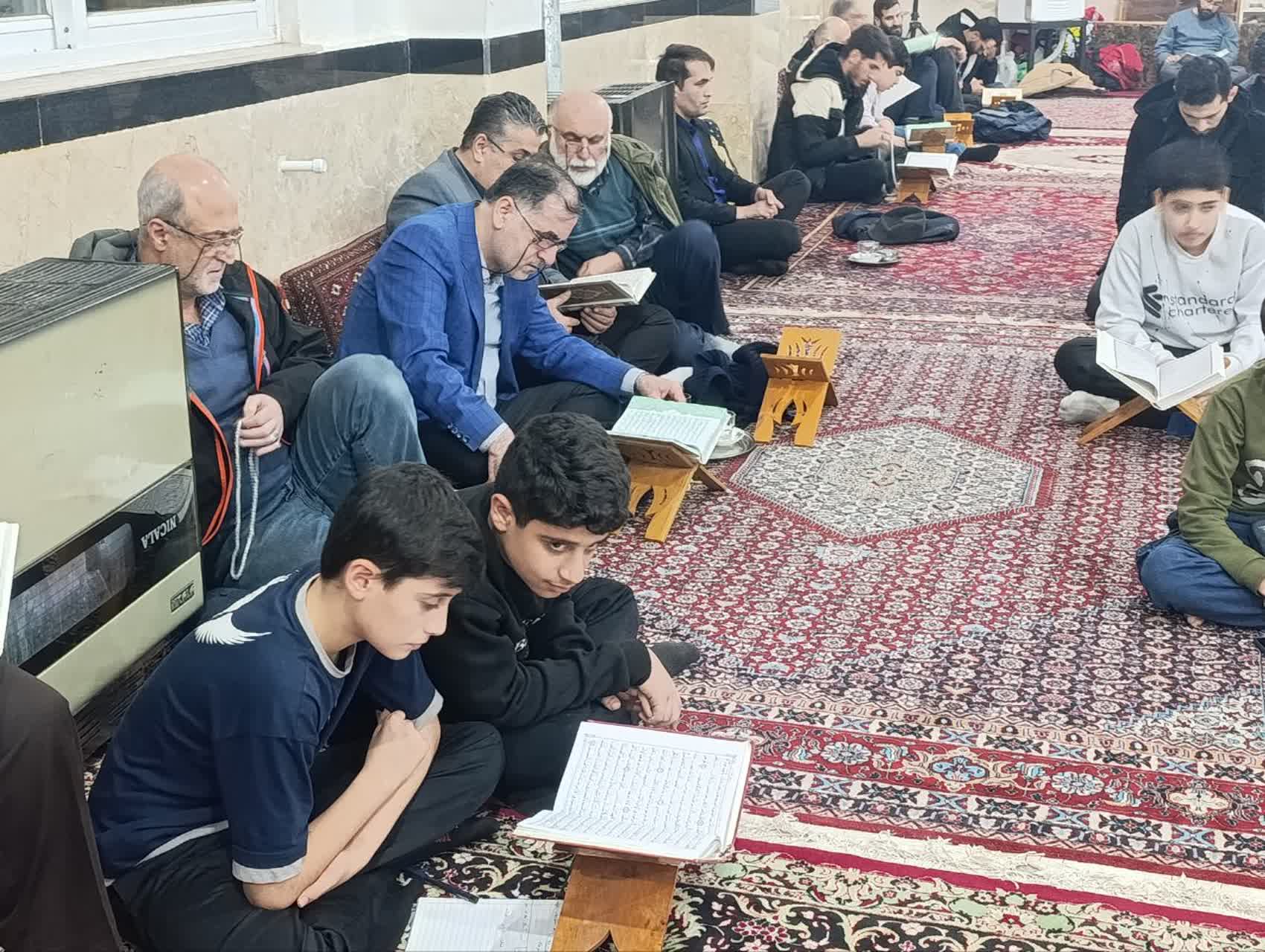 برگزاری محفل انس با قرآن و ضیافت افطاری در مسجد امام حسن عسکری(ع) رشت