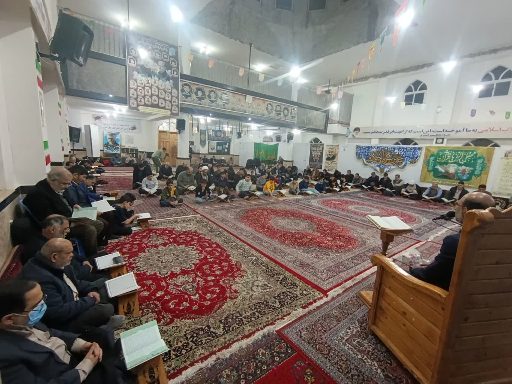 برگزاری محفل انس با قرآن و ضیافت افطاری در مسجد امام حسن عسکری(ع) رشت