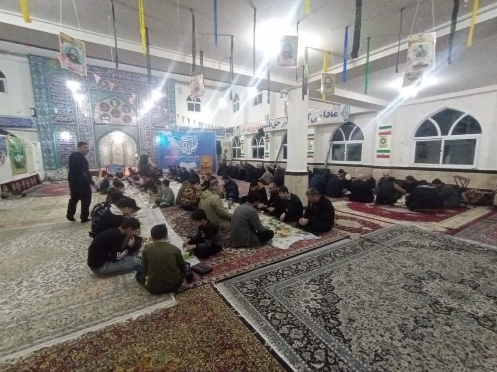 برگزاری محفل انس با قرآن و ضیافت افطاری در مسجد امام حسن عسکری(ع) رشت
