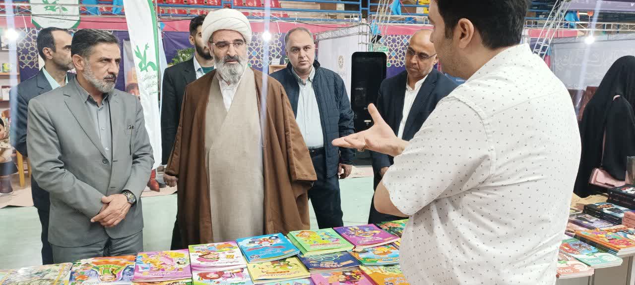 آشنا کردن جوانان با فرهنگ کتابخوانی ضرورت دارد