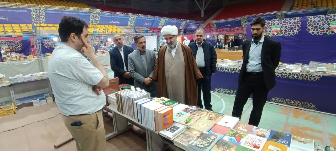 آشنا کردن جوانان با فرهنگ کتابخوانی ضرورت دارد