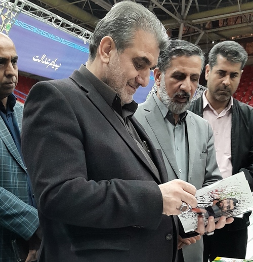 استاندار سمنان: کتاب باید به اولویت اصلی سبد فرهنگی خانوادهها تبدیل شود