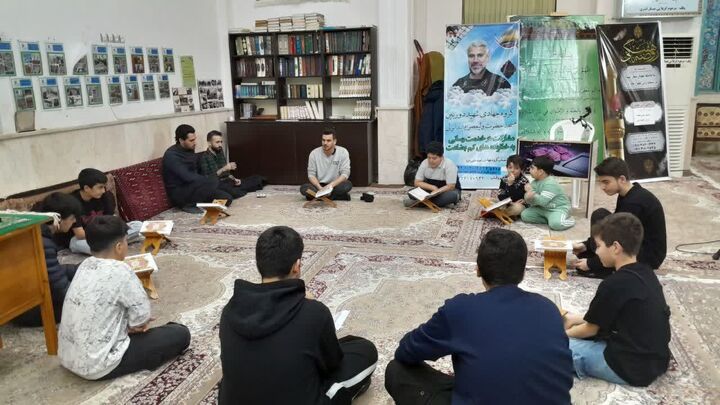 ضیافت افطار همراه با قرائت قرآن در مسجد ولی‌عصر(عج) بندرانزلی برگزار شد