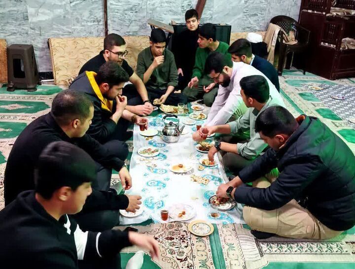 حال خوب مساجد بروجرد با افطاری‌های ساده رمضان