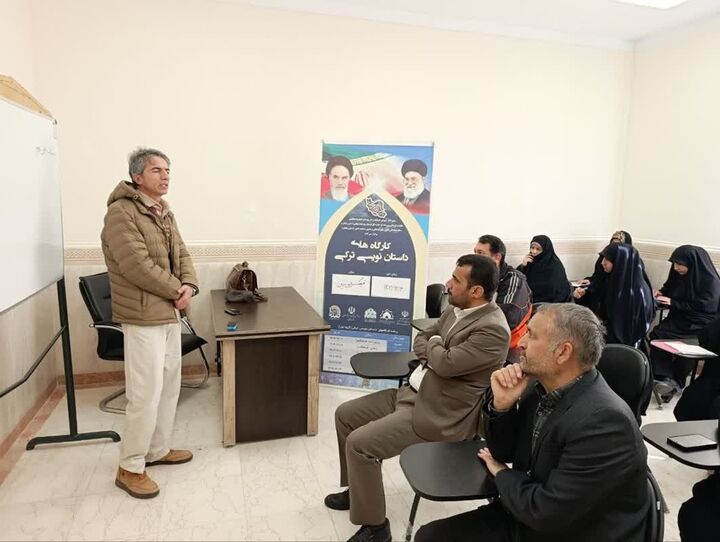 برگزاری کارگاه داستان‌نویسی ترکی رضوی در ایجرود؛ تداوم کارگاه‌ها به کشف استعدادها کمک می‌کند