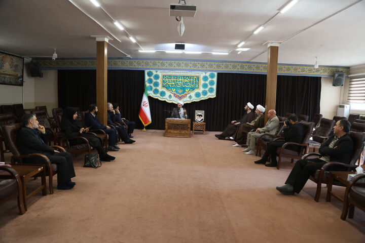 مباحث عرفانی و ابعاد فکری آیت الله بهاری محور مقالات کنگره قرار گیرد