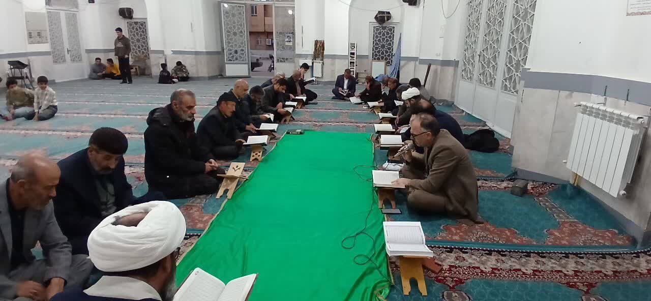 محافل جزءخوانی قرآن و اجرای طرح «افطاری ساده» در مساجد کوهدشت در ماه رمضان