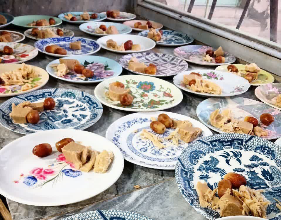 ضیافت افطاری ساده در مساجد بروجرد