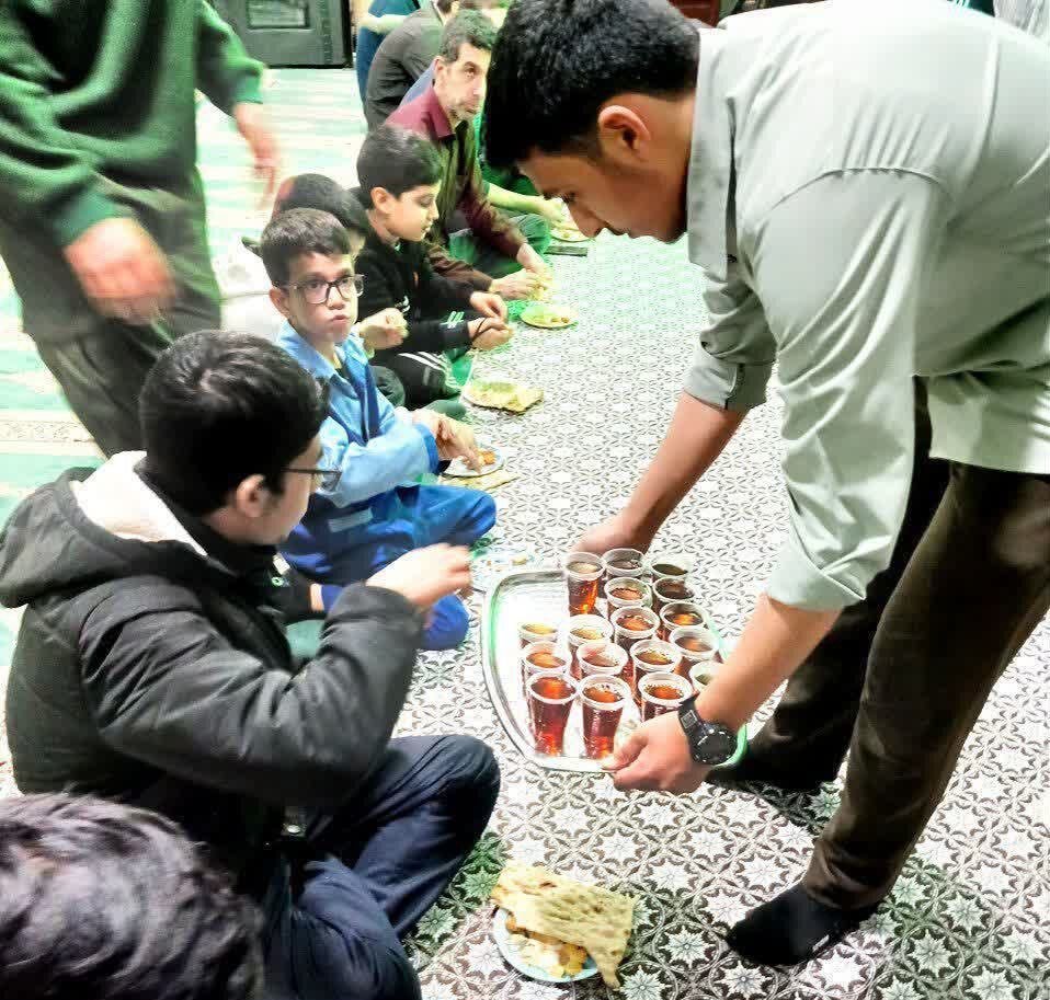 ضیافت افطاری ساده در مساجد بروجرد