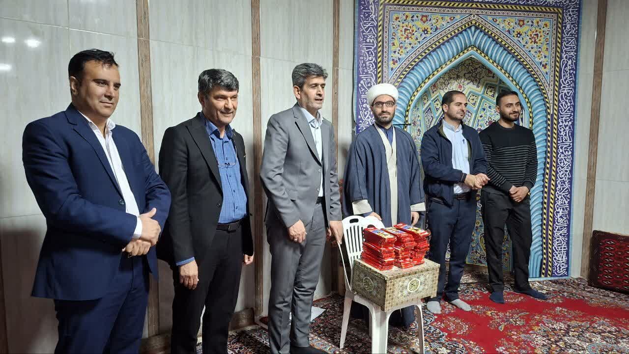 تقدیر &nbsp;از کودکان و نوجوانان کانون محراب شرکت کننده در جشن انقلاب