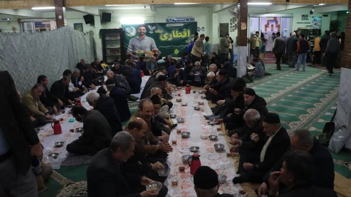 احیای سنت افطاری ساده در بیش از ۵۰ مسجد استان مرکزی با حمایت بنیاد علوی