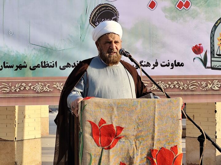 شهدا تنها قشری، که همه عالم مدیون آنهاست/ قدرت موشکی ایران، دشمن را به پای میز مذاکره کشاند