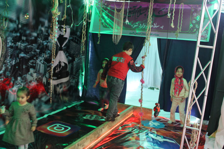 غرفه «میزان» در نمایشگاه قرآن البرز، نمادی از مسیر گذر انسان در دنیا