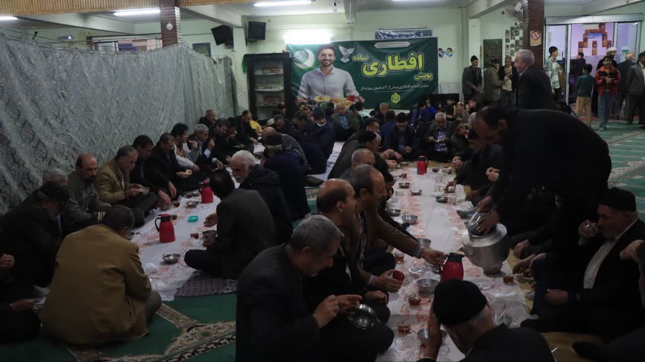 احیای سنت افطاری ساده در بیش از ۵۰ مسجد استان مرکزی با حمایت بنیاد علوی