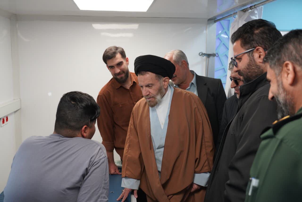 خدمت‌رسانی جهادی در حوزه درمان عبادت است