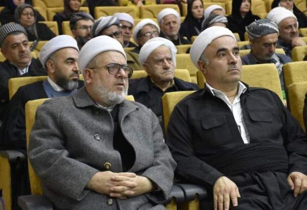 سکاندار کشتی نجات بشریت امام خامنه ای خط قرمز ما است