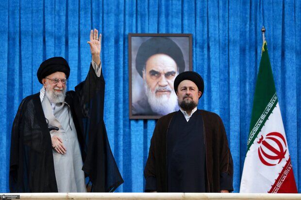 سیدحسن خمینی: خامنه‌ای عزیز، بزرگ بود و با مرگی سرخ برای همیشه قهرمان مردم ایران خواهد بود