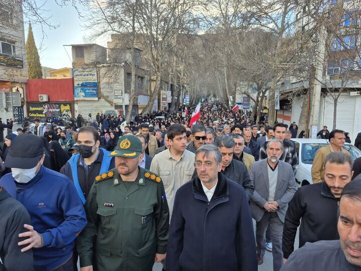 غرش موشک‌های نقطه زن سپاه بر سر مواضع اسرائیل و آمریکا ادامه دارد