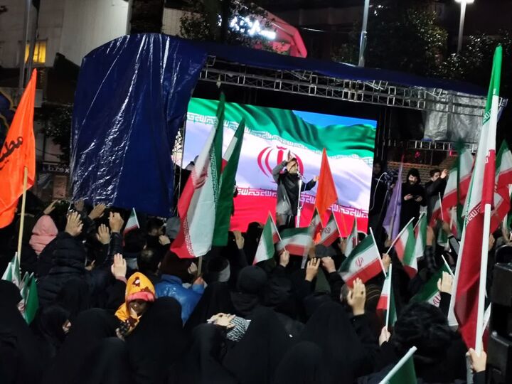 یتیمانِ امام‌امت زیر آســـــــــمان‌شـــــــــهر بغض حماسی «مرگ بر آمــــــــــــــــــریکا» سر دادند