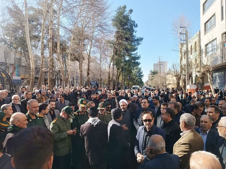 مردم با بصیرت خود، دشمن را شکست می‌دهند