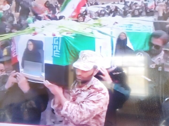 پیکر شهیده پوران قلی پور وارد یاسوج شد