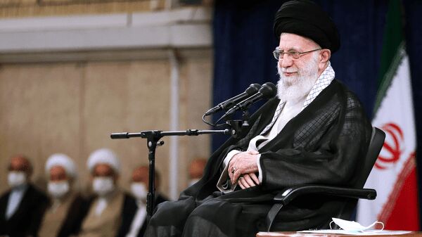 نظر مراجع تقلید در مورد بقاء بر تقلید مرجعیت رهبر شهید