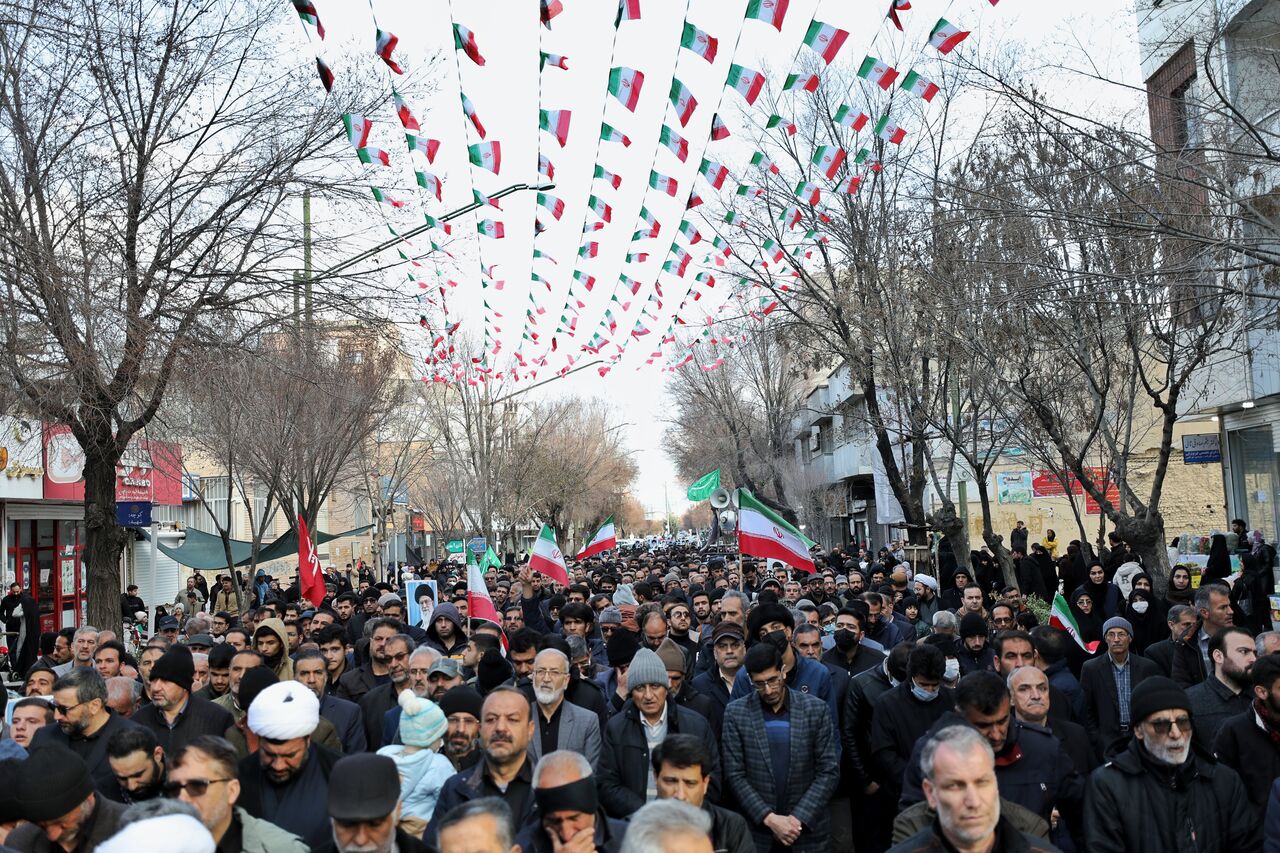 راستینه: پیوند ناگسستنی ملت با امام و رهبری، رمز پیروزی در برابر جبهه باطل است