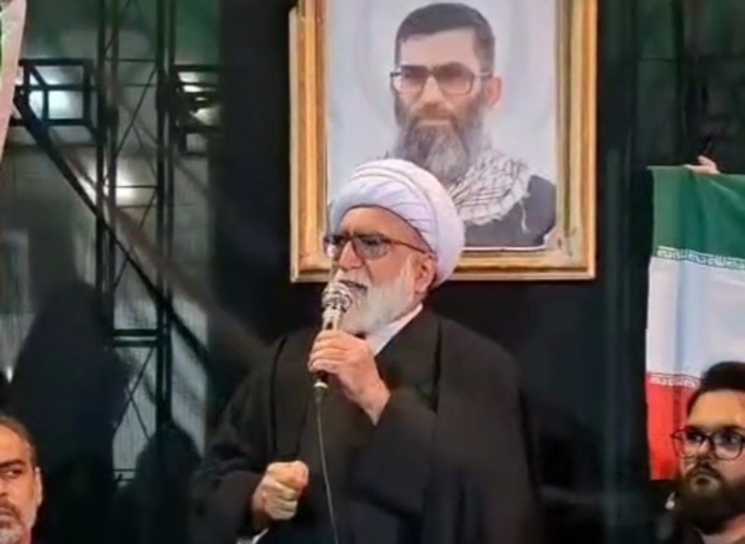تولیت آستان قدس رضوی: رهبر انقلاب پیش و پس از تدفین رهبر شهید در مشهد حضور داشتند