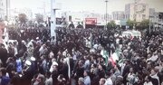 آغاز مراسم تشییع ۱۳۹ دانش آموز شهید دبستان «شجره‌ طیبه» در میناب