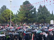 اجتماع خودجوش کرمانی‌ها زیر باران بی‌امان آسمان