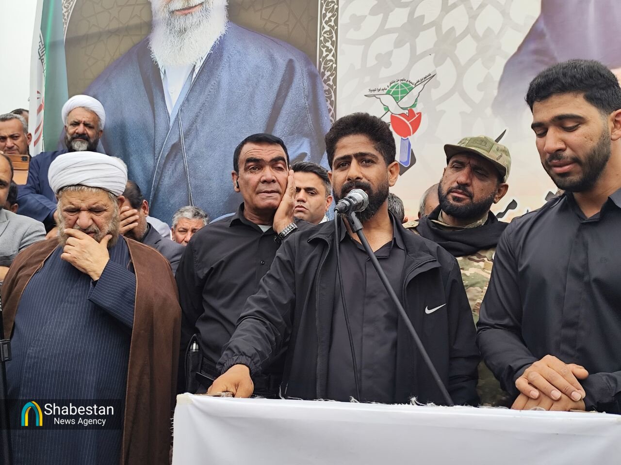 معلمی که درس ایثار و فداکاری را مشق کرد