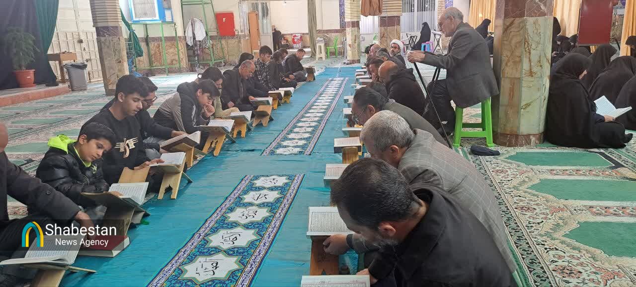محفل روزانه جزءخوانی قرآن کریم همراه با تلاوت قاریان برجسته و تفسیر کوتاه