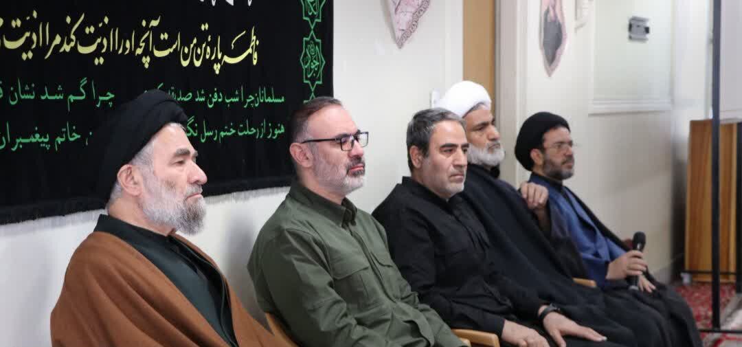 مساجد به سنگر مبارزه با دشمن تبدیل شود