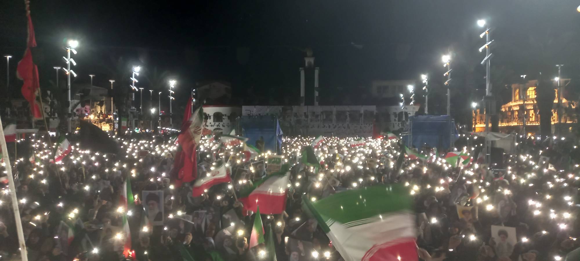 بی قراری مردم رشت در سومین شب شهادت امام امت