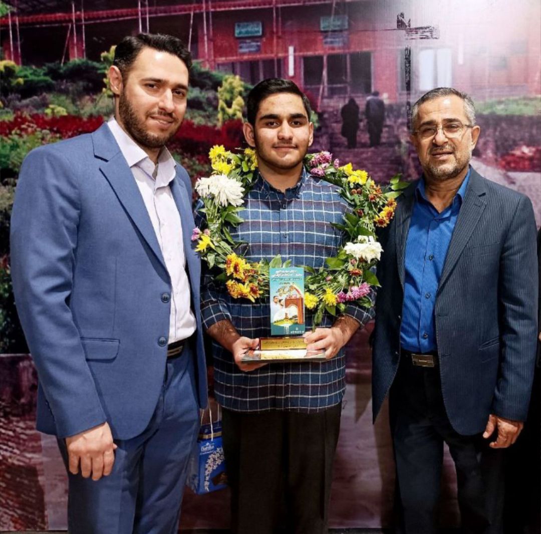 از پشت در کلاس تا مربی‌گری؛ روایت یک زندگی با کلام وحی