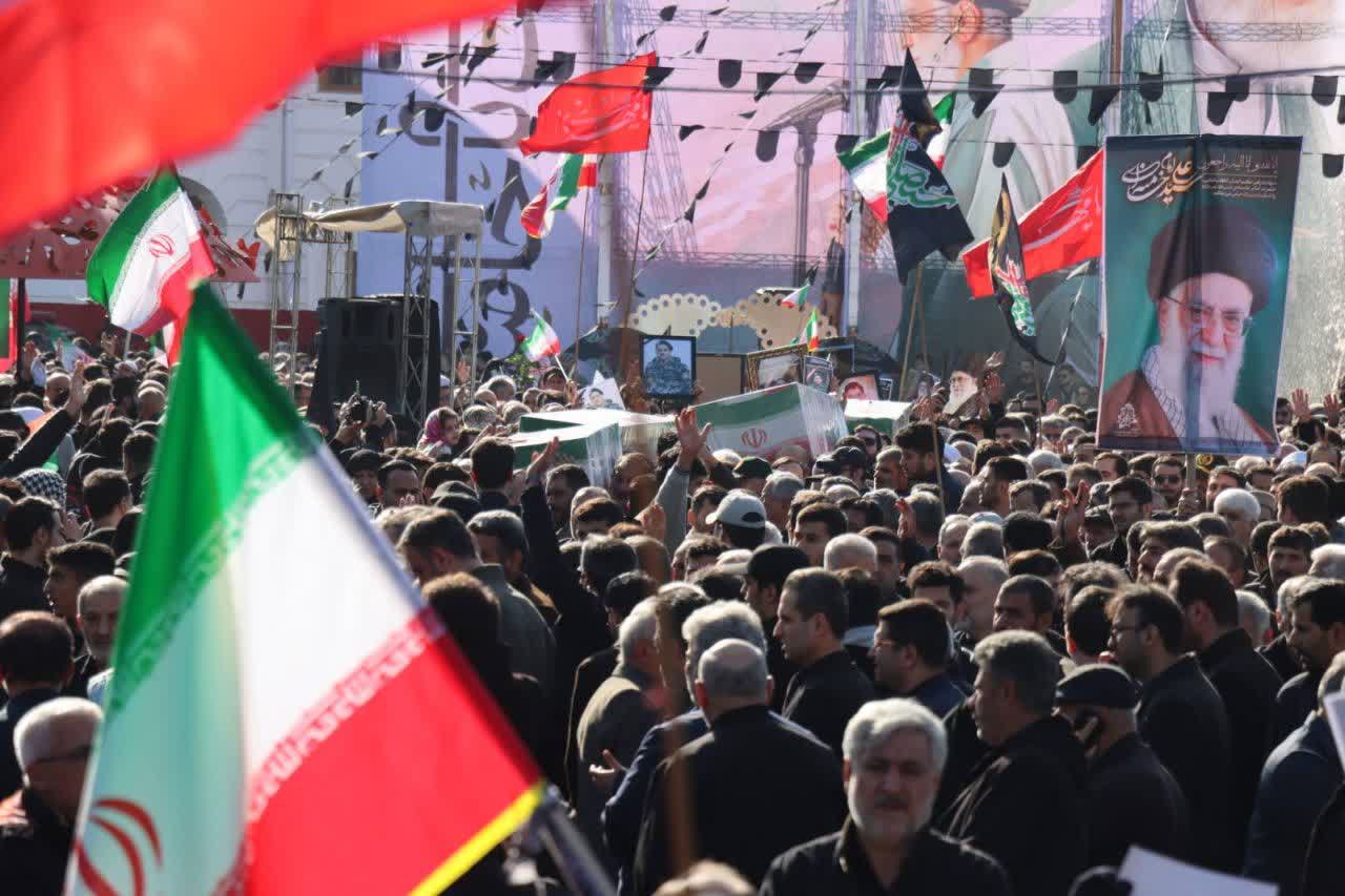 آیین تشییع ۱۲شهید گیلانی جنگ تحمیلی آمریکایی-صهیونی در رشت