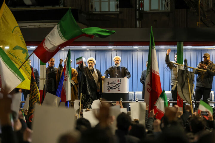 درهای مساجد را باز کنید تا جوانان اختیار امور را به دست گیرند