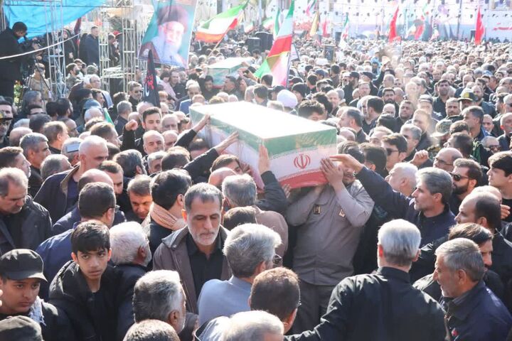 آیین تشییع ۱۲شهید گیلانی جنگ تحمیلی آمریکایی-صهیونی در رشت