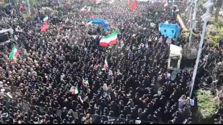 شور حسینی مردم رشت در تشییع شهدای جنگ تحمیلی