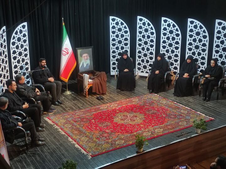 محفل شعر «امین» در سوگ امام خامنه‌ای در ساری برگزار شد