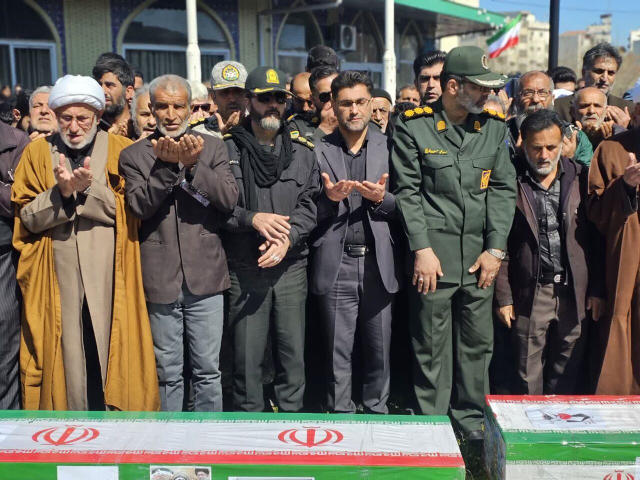 پیکر دو سرباز مدافع وطن در نکا تشییع شد
