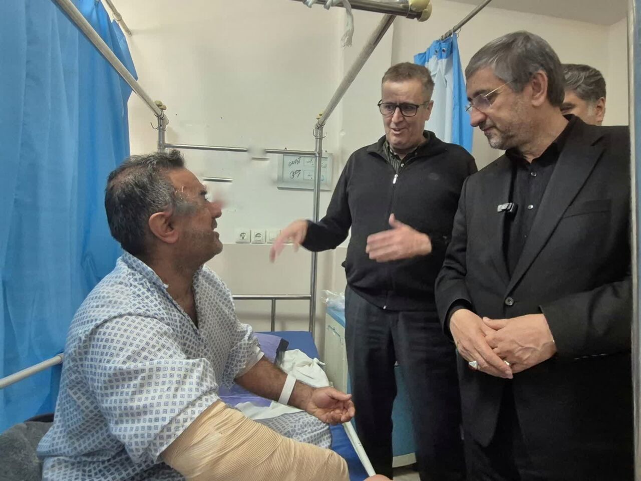 کادر درمان مانند خط مقدم جنگ مشغول خدمت رسانی هستند